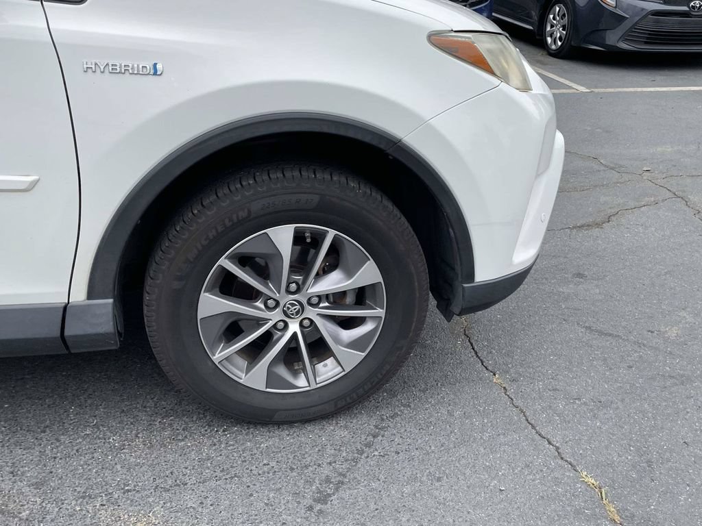Used 2018 Toyota RAV4 XLE w/ Convenience Package AWD/4WD image 10