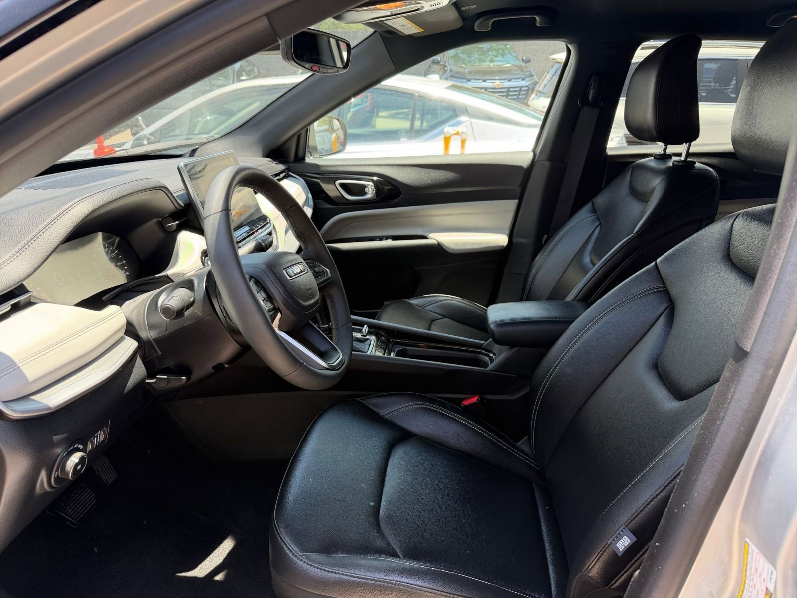 Used 2025 Jeep Compass Limited AWD/4WD image 28