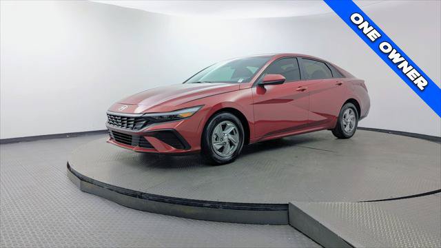 Used 2025 Hyundai Elantra SE FWD image 2
