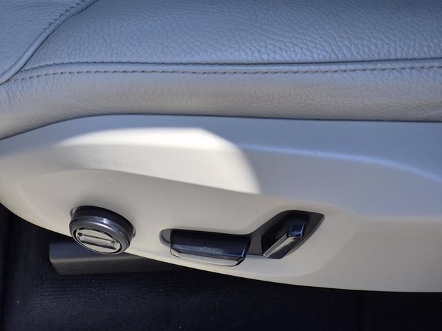 Used 2021 Volvo XC60 T5 Momentum w/ Premium Package FWD image 17