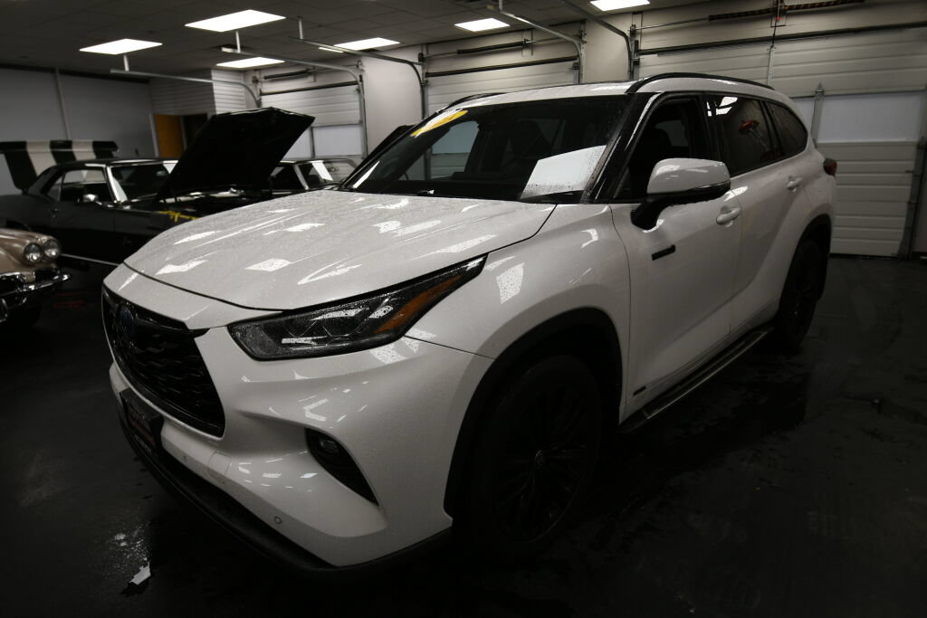 Used 2021 Toyota Highlander Platinum AWD/4WD image 3