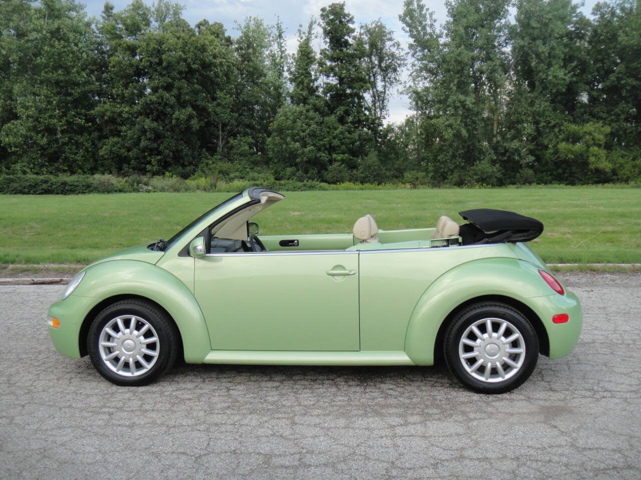 Used 2004 Volkswagen Beetle GLS FWD image 16