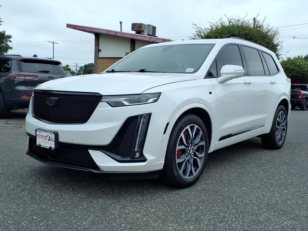 Used 2024 Cadillac XT6 Sport w/ Technology Package AWD/4WD image 3