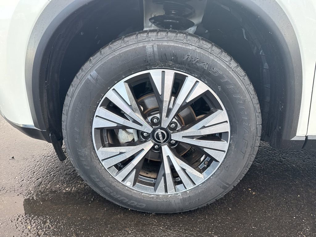 Used 2023 Nissan Rogue SV image 26