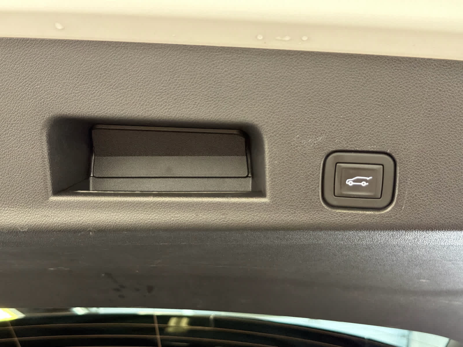 Used 2025 GMC Acadia Elevation FWD image 8