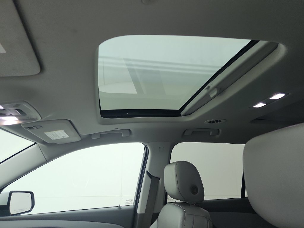 Used 2019 Chevrolet Traverse Premier w/ Driver Confidence II Package FWD image 32