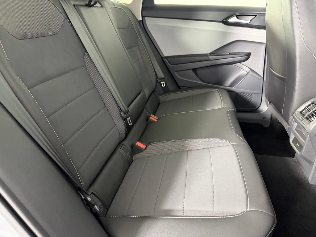 Used 2023 Volkswagen Taos SE w/ Panoramic Sunroof Package FWD image 29