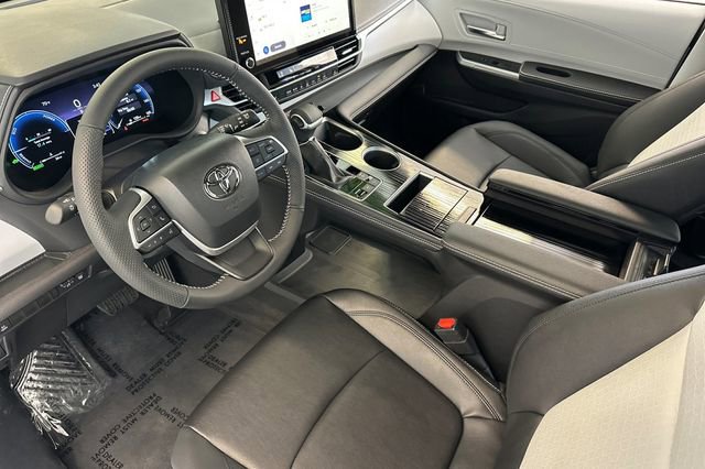 Used 2026 Toyota Sienna XSE AWD/4WD image 11