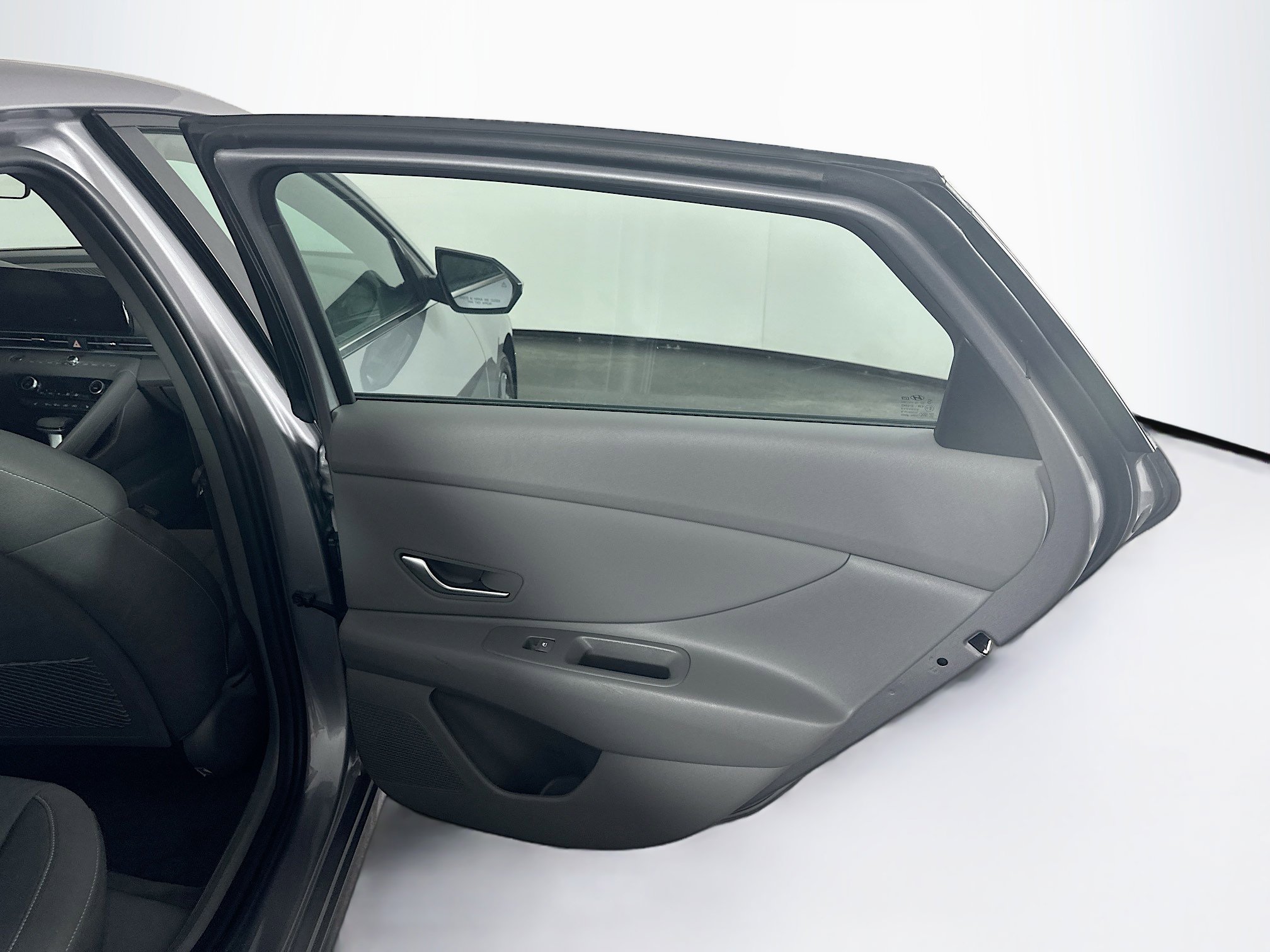 Used 2025 Hyundai Elantra SEL FWD image 30