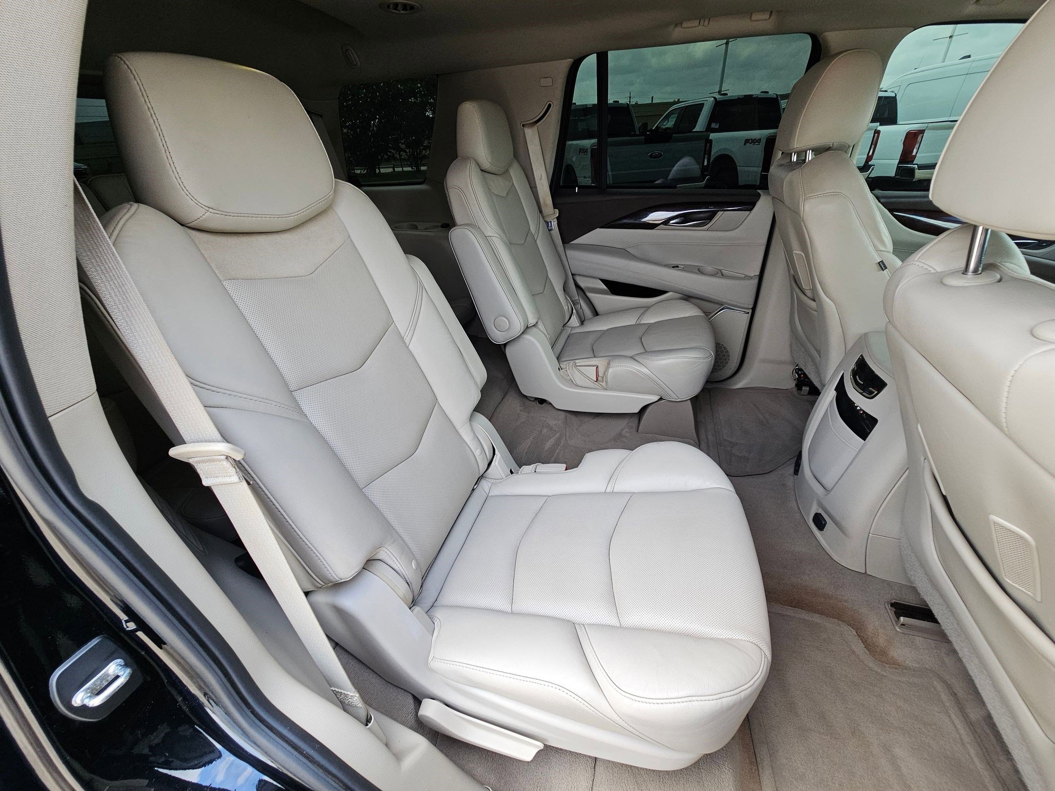 Used 2016 Cadillac Escalade Luxury AWD/4WD image 28