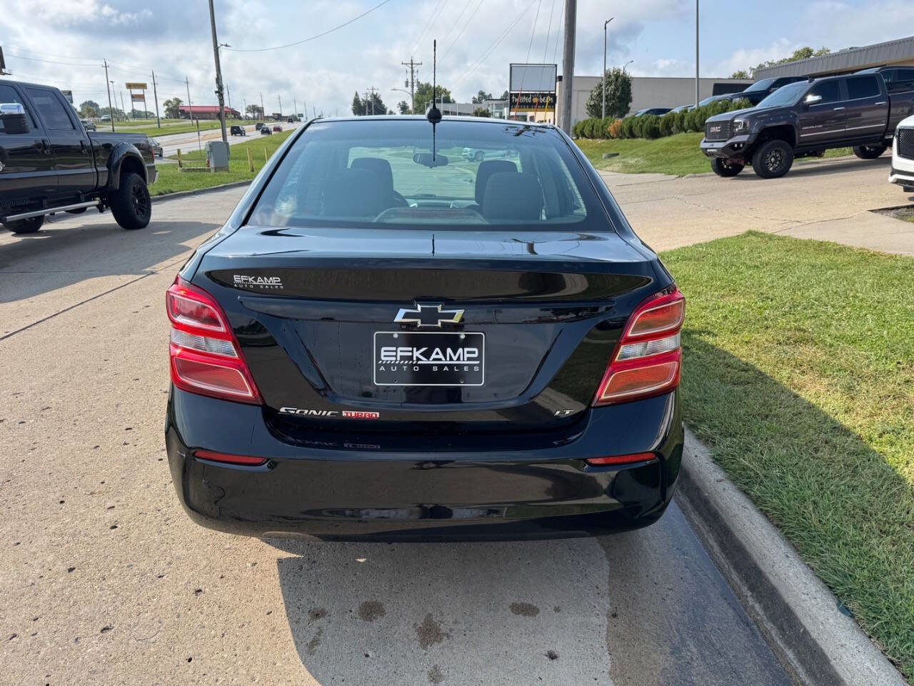 Used 2018 Chevrolet Sonic LT w/ Convenience Package image 4
