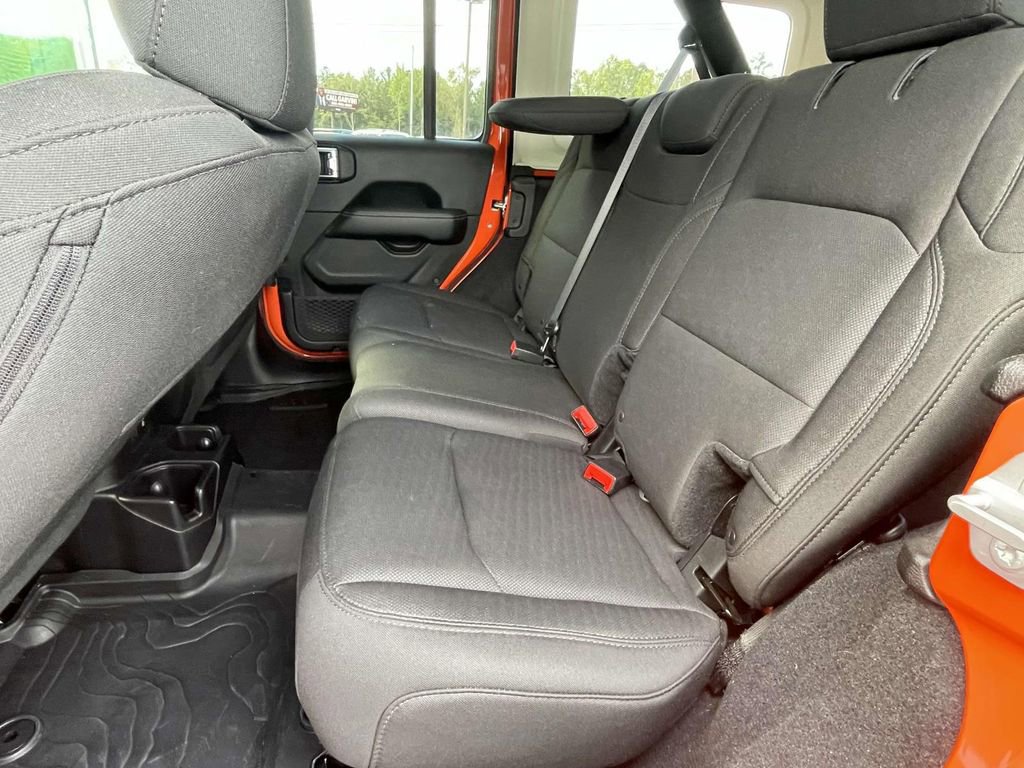 Used 2018 Jeep Wrangler Unlimited Sahara image 11