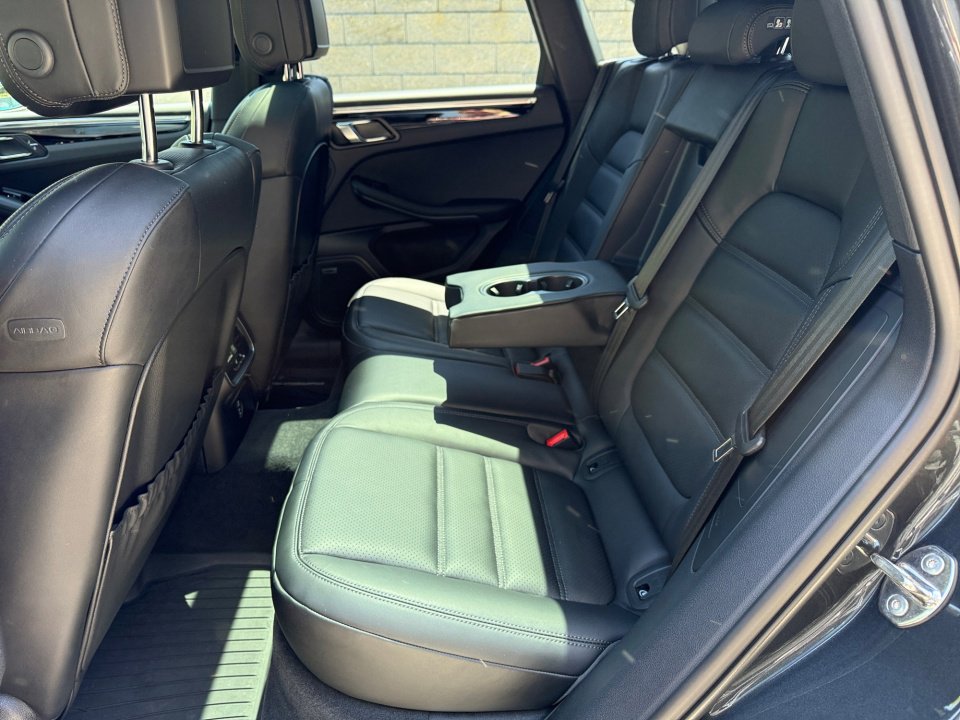 Certified 2026 Porsche Macan Turbo AWD/4WD image 20