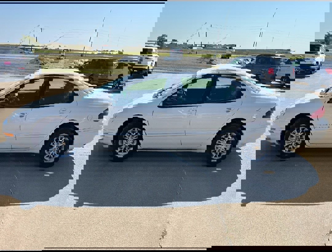 Used 2001 Chrysler Concorde LXi image 5