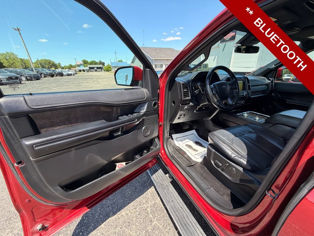 Used 2018 Ford Expedition Limited w/ Equipment Group 301A AWD/4WD image 16