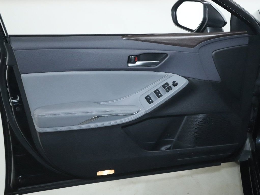 Used 2019 Toyota Avalon XLE w/ Moonroof Package image 15