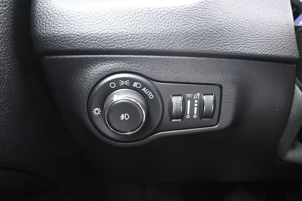Used 2019 Jeep Compass Latitude AWD/4WD image 24