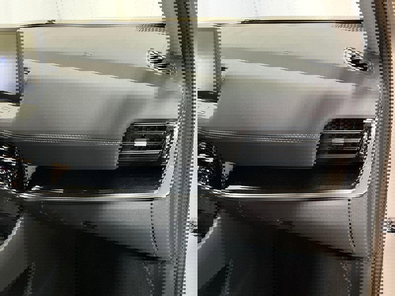 Used 2025 Nissan Rogue SL image 14