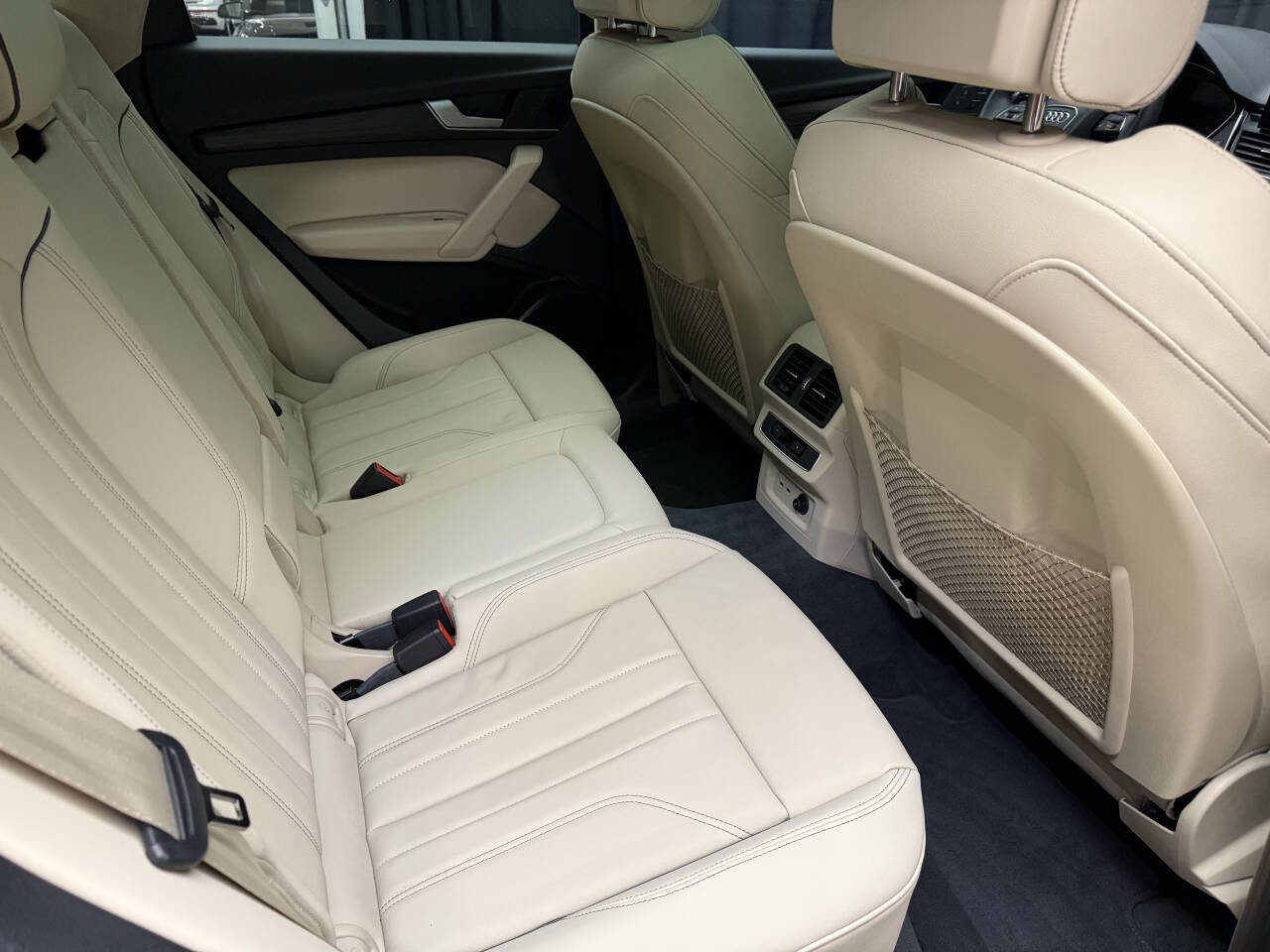 Used 2024 Audi Q5 e Premium w/ Convenience Package image 21