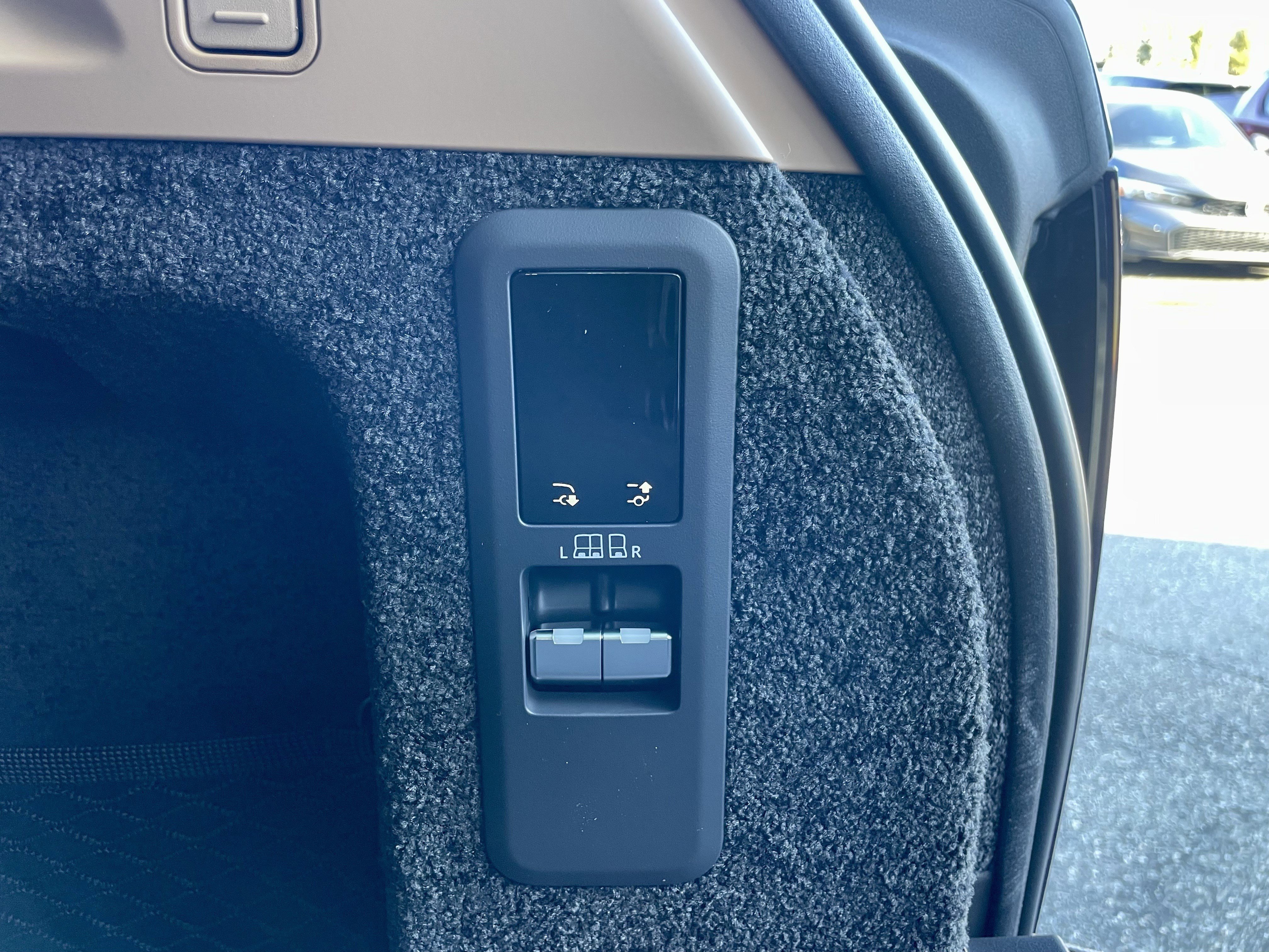 New 2026 Land Rover Range Rover SE image 38