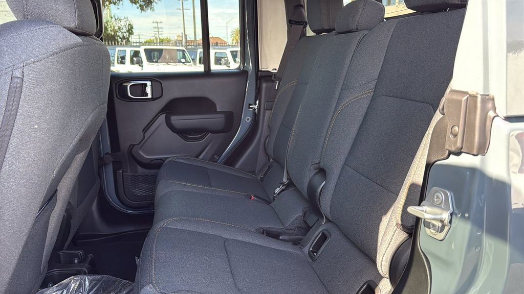New 2026 Jeep Gladiator Sport AWD/4WD image 18