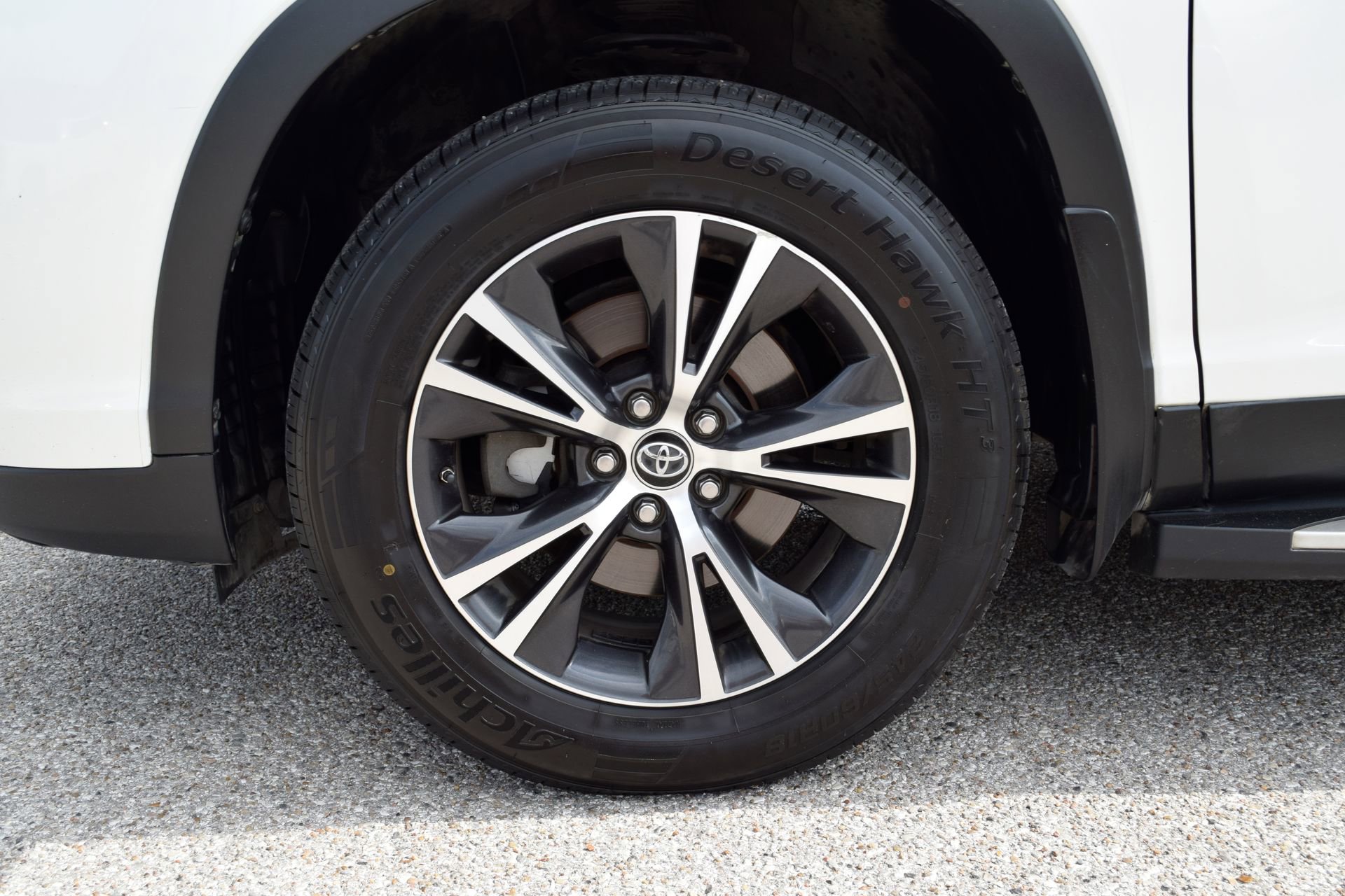 Used 2019 Toyota Highlander LE FWD image 27