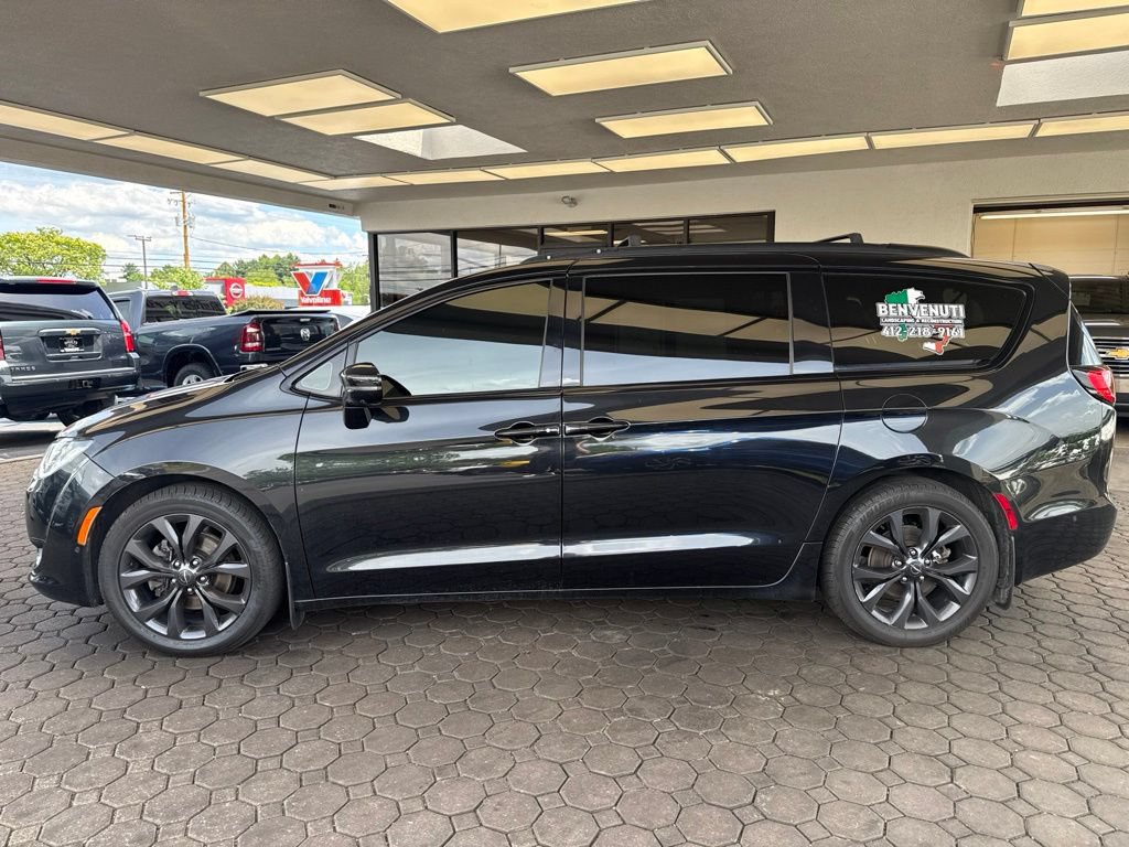 Used 2019 Chrysler Pacifica Limited w/ Advanced Safetytec Group FWD image 10