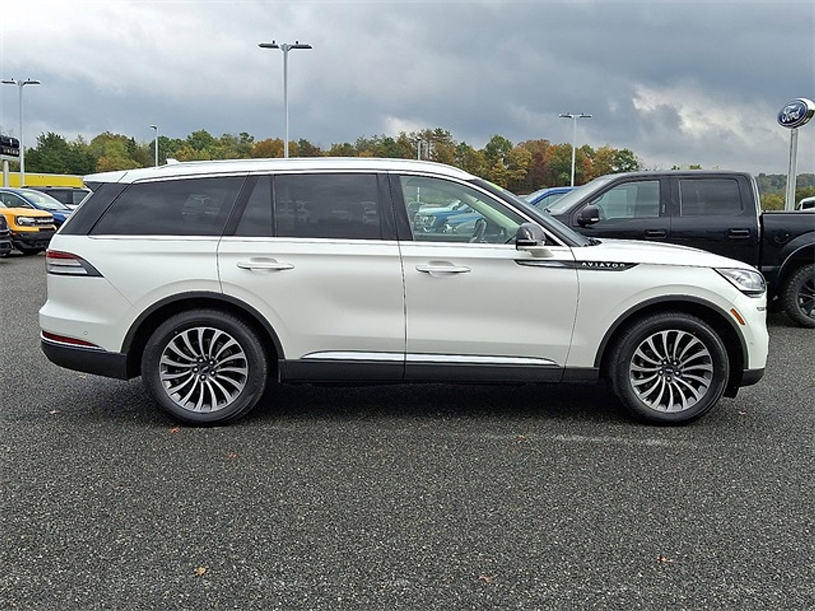 Used 2020 Lincoln Aviator Reserve w/ Equipment Group 201A image 7