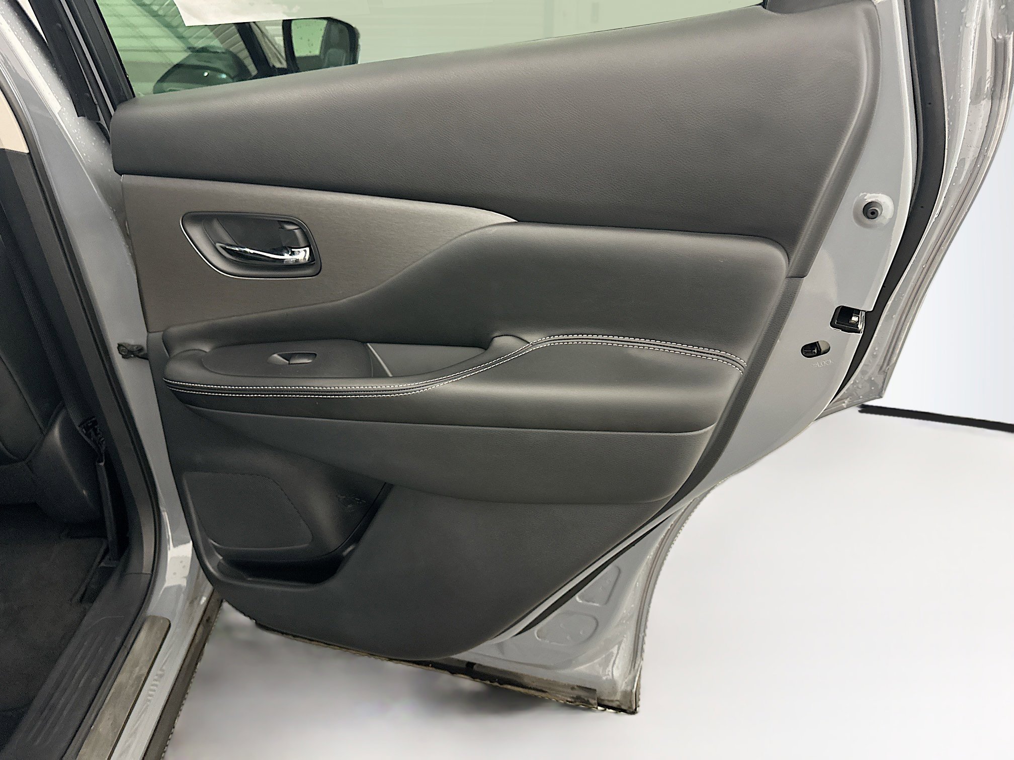 Used 2024 Nissan Murano SV w/ SV Midnight Edition Package image 30