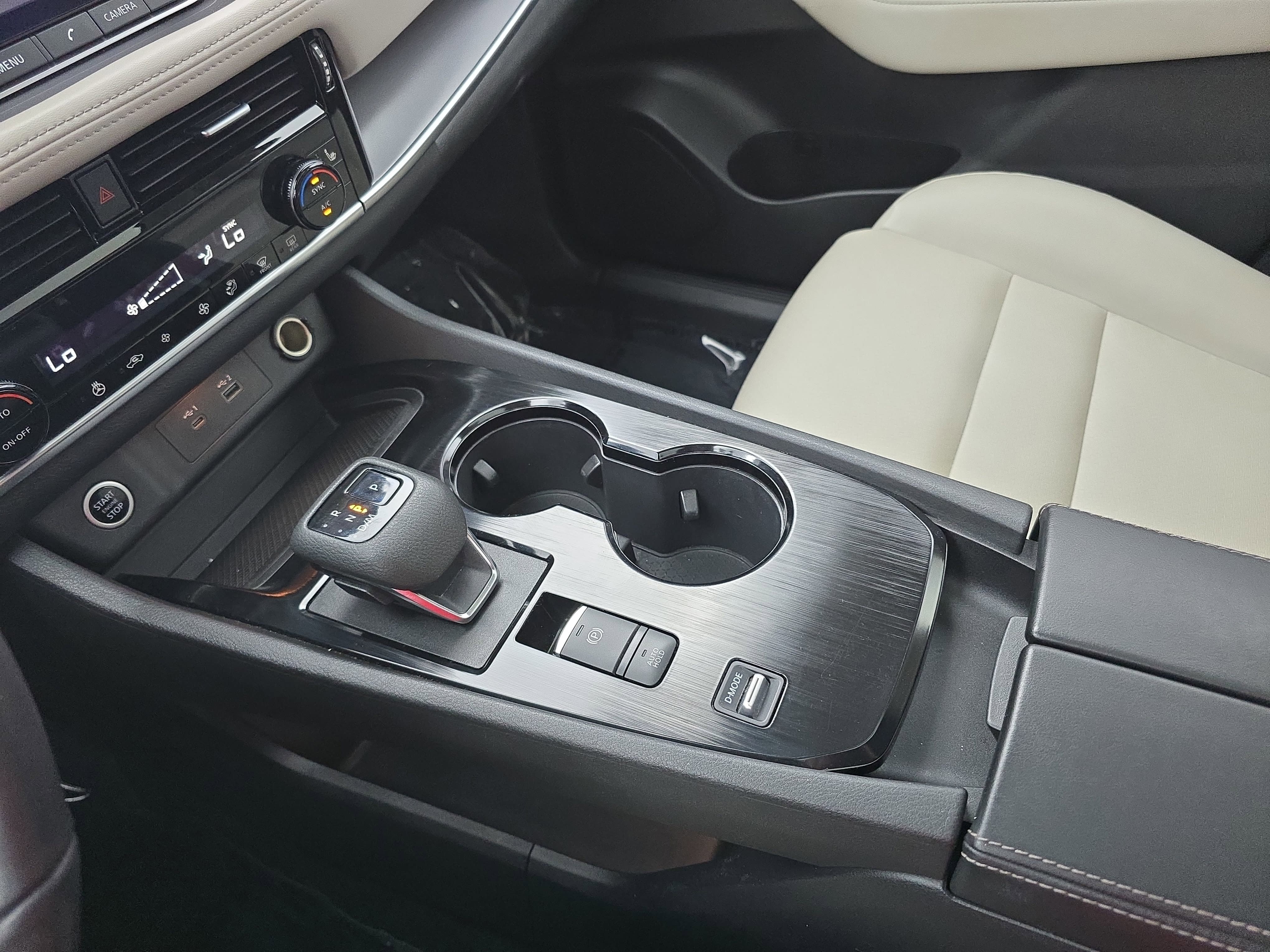 Certified 2021 Nissan Rogue SV w/ Premium Package FWD image 24