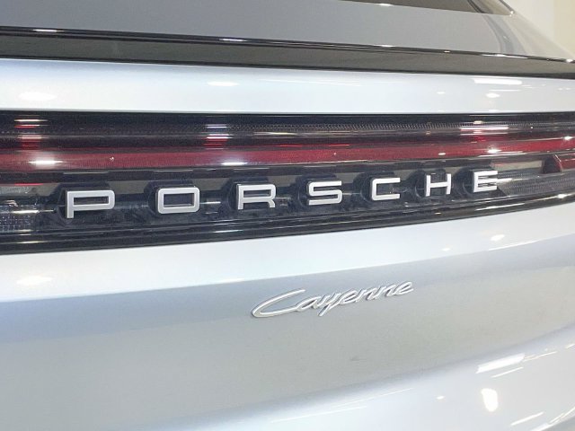 Certified 2025 Porsche Cayenne Coupe AWD/4WD image 16