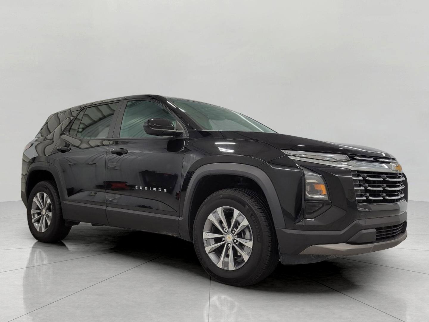 Used 2025 Chevrolet Equinox LT AWD/4WD image 1