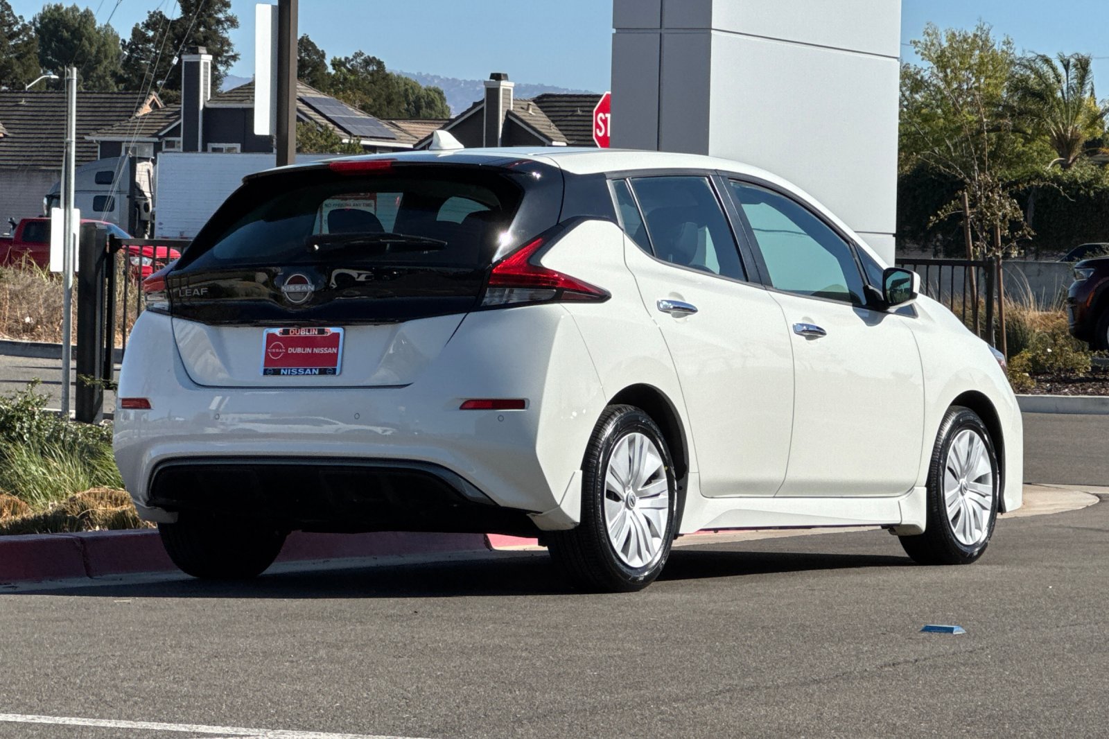 Certified 2025 Nissan Leaf S FWD image 4
