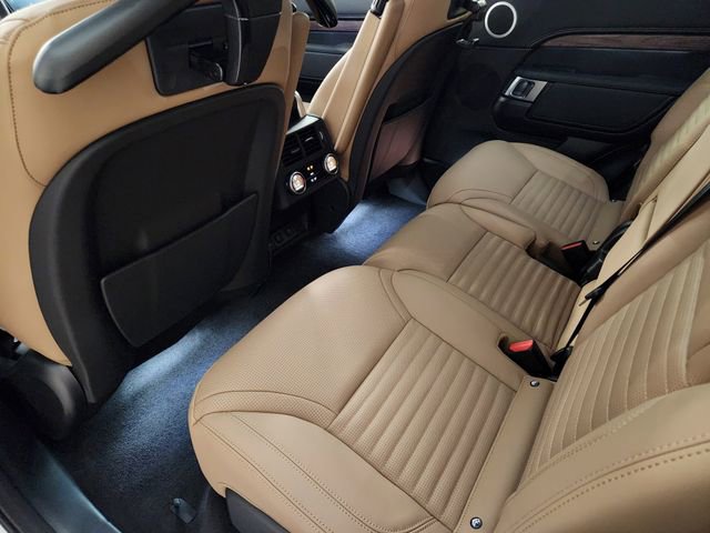 New 2025 Land Rover Discovery Dynamic SE image 29