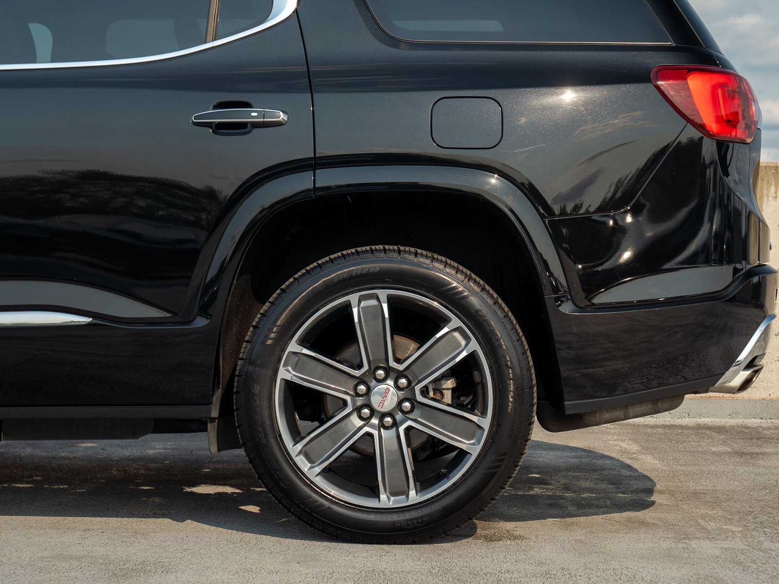 Used 2018 GMC Acadia Denali w/ Technology Package AWD/4WD image 15