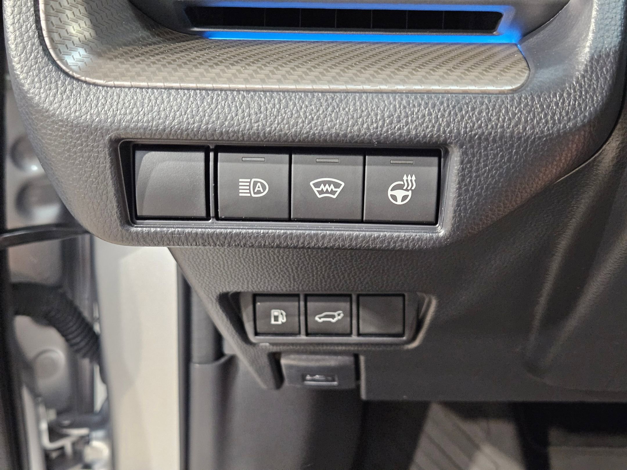 Used 2025 Toyota Prius Limited w/ Limited Premium Package FWD image 26
