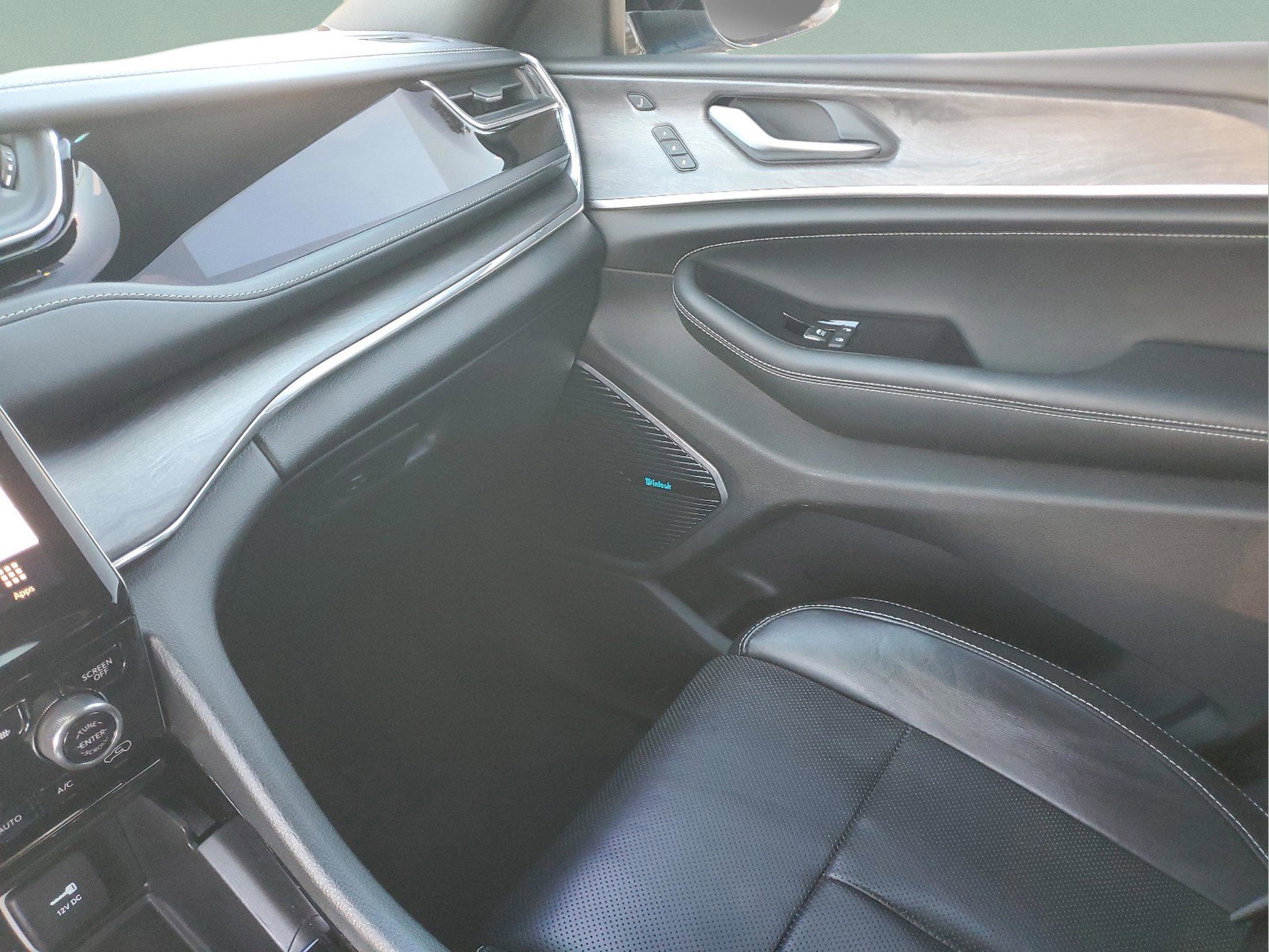 Used 2024 Jeep Grand Cherokee Overland w/ Advanced Protech Group III image 20