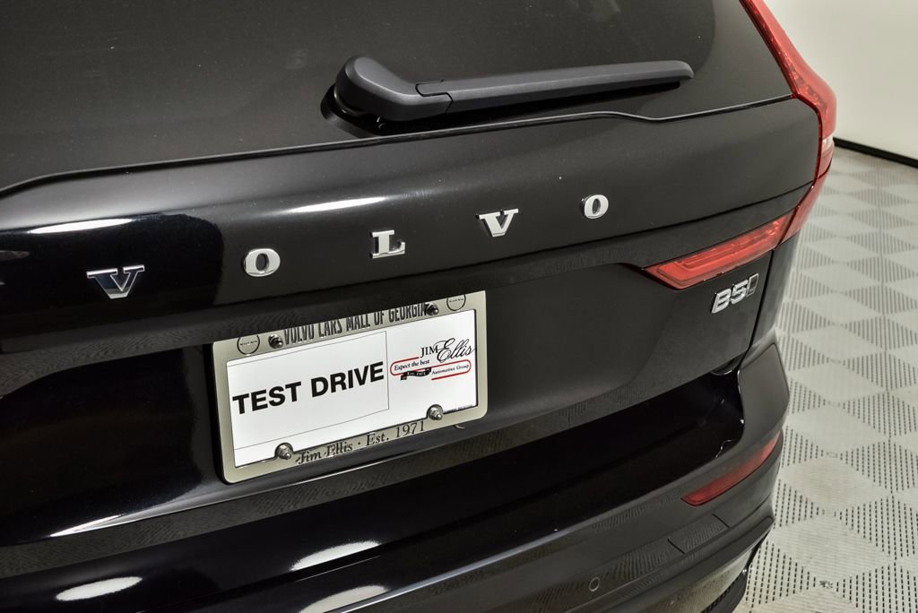 Certified 2025 Volvo XC60 B5 Plus image 36