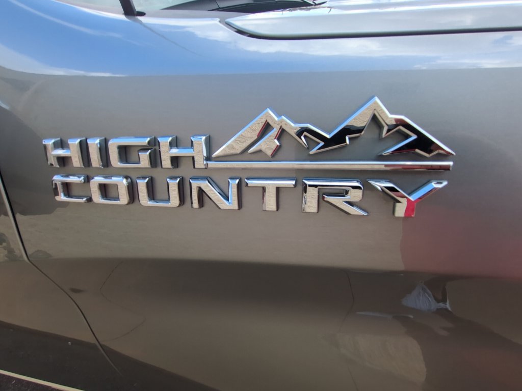 Used 2024 Chevrolet Silverado 1500 High Country w/ Technology Package AWD/4WD image 31