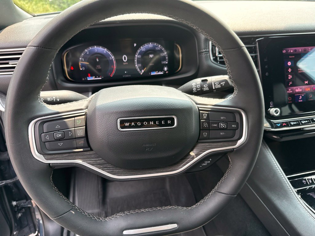 Used 2024 Jeep Wagoneer L Series II w/ Flexible Seating Group AWD/4WD image 18
