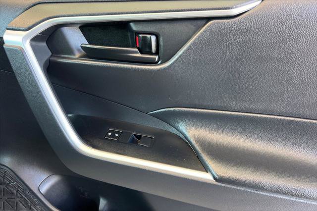 Certified 2022 Toyota RAV4 LE AWD/4WD image 19