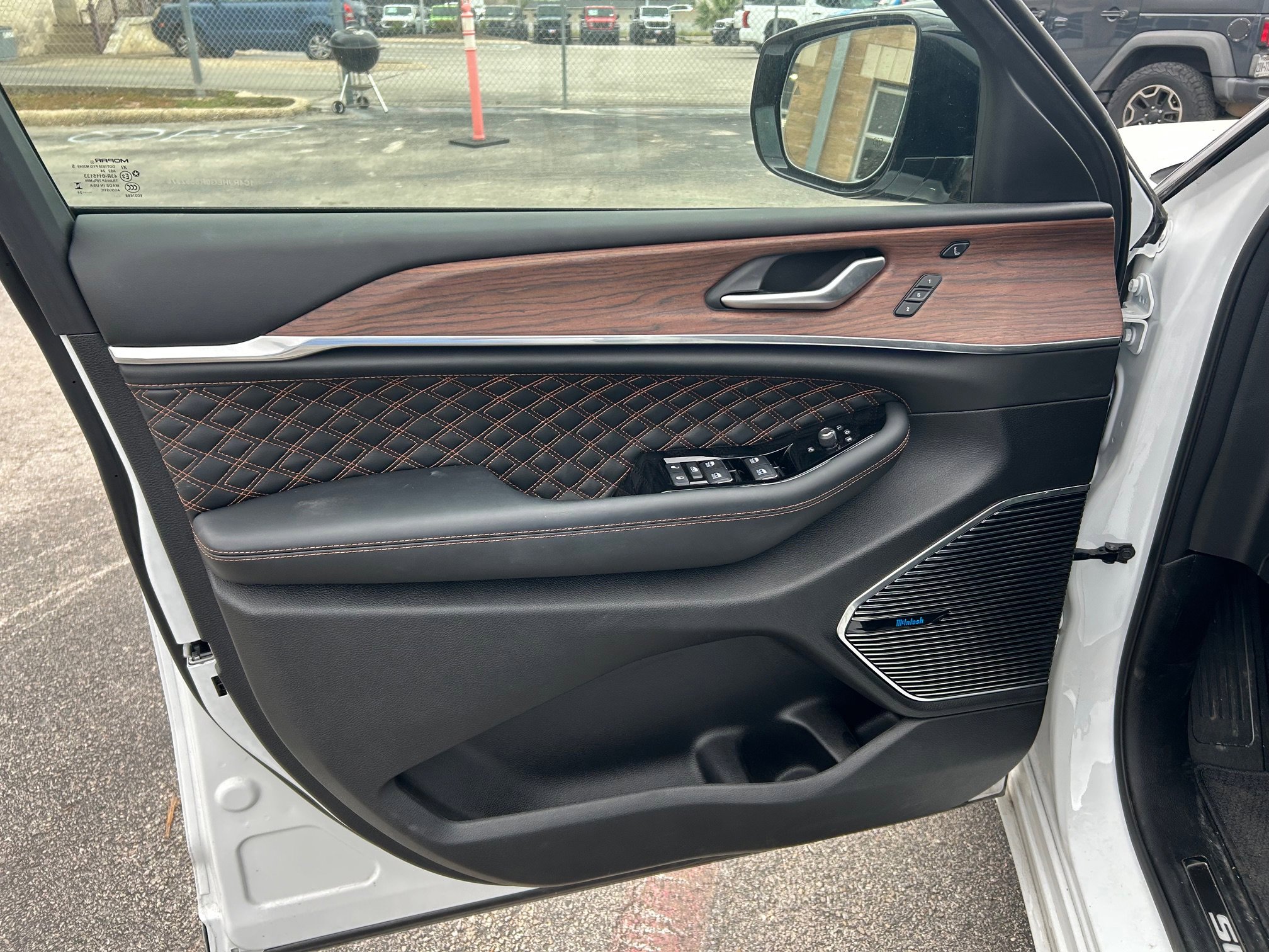 Used 2024 Jeep Grand Cherokee Summit image 12