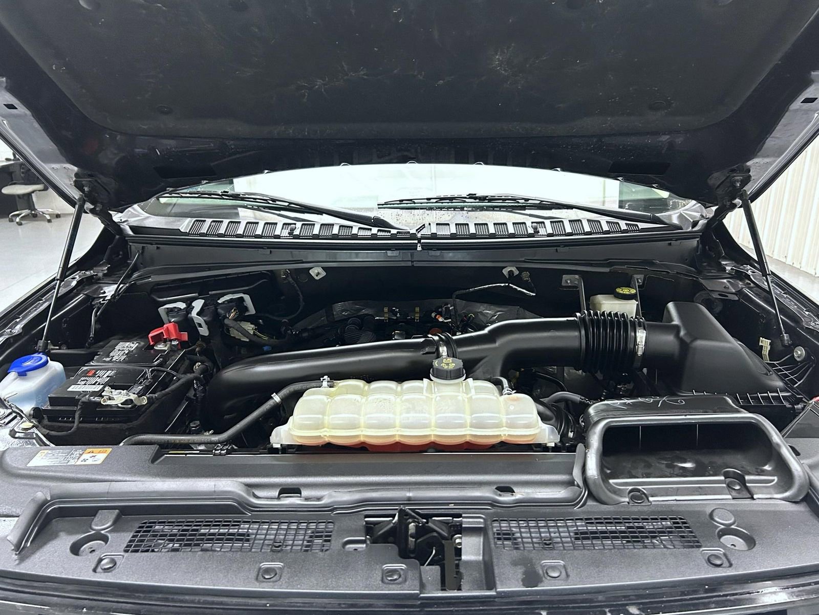 Used 2022 Ford Expedition Limited image 25