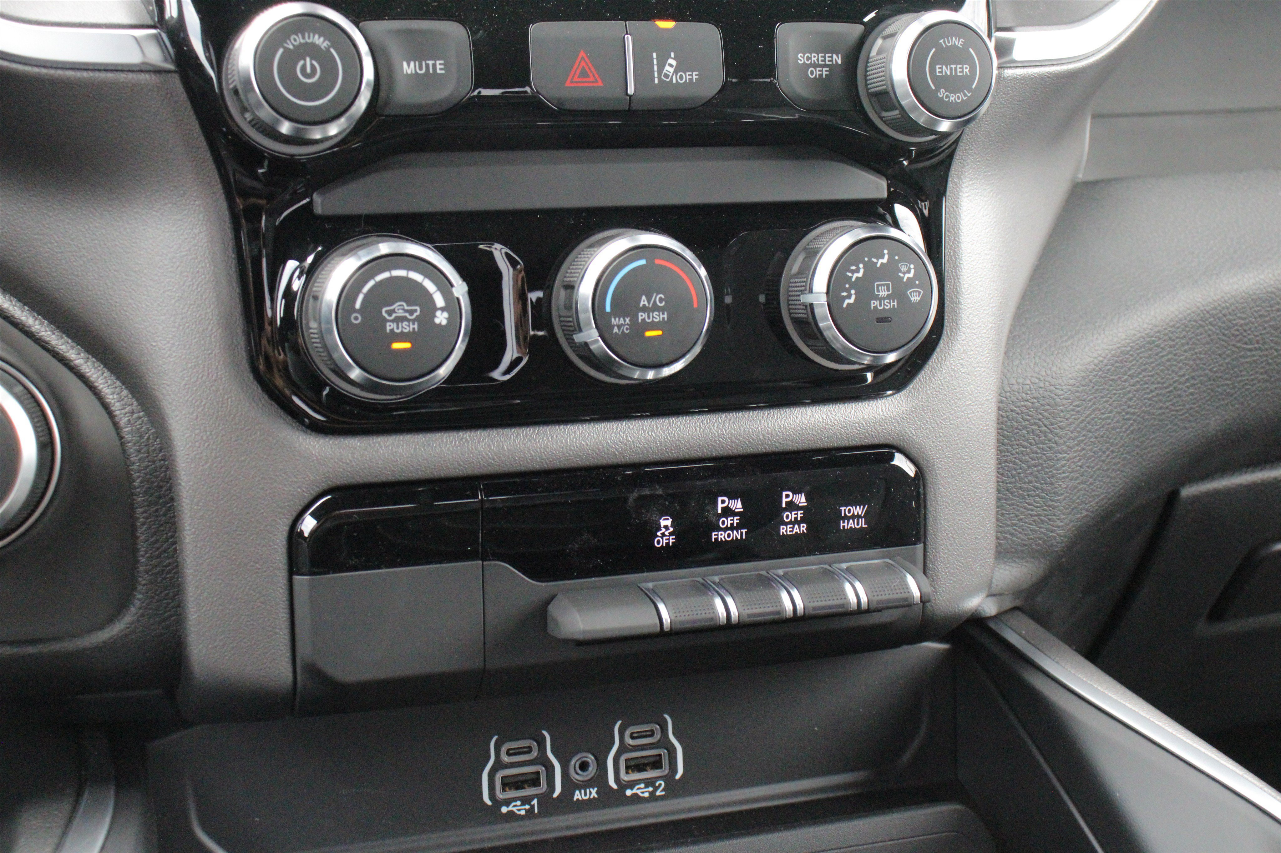 New 2026 RAM 1500 Express AWD/4WD image 18
