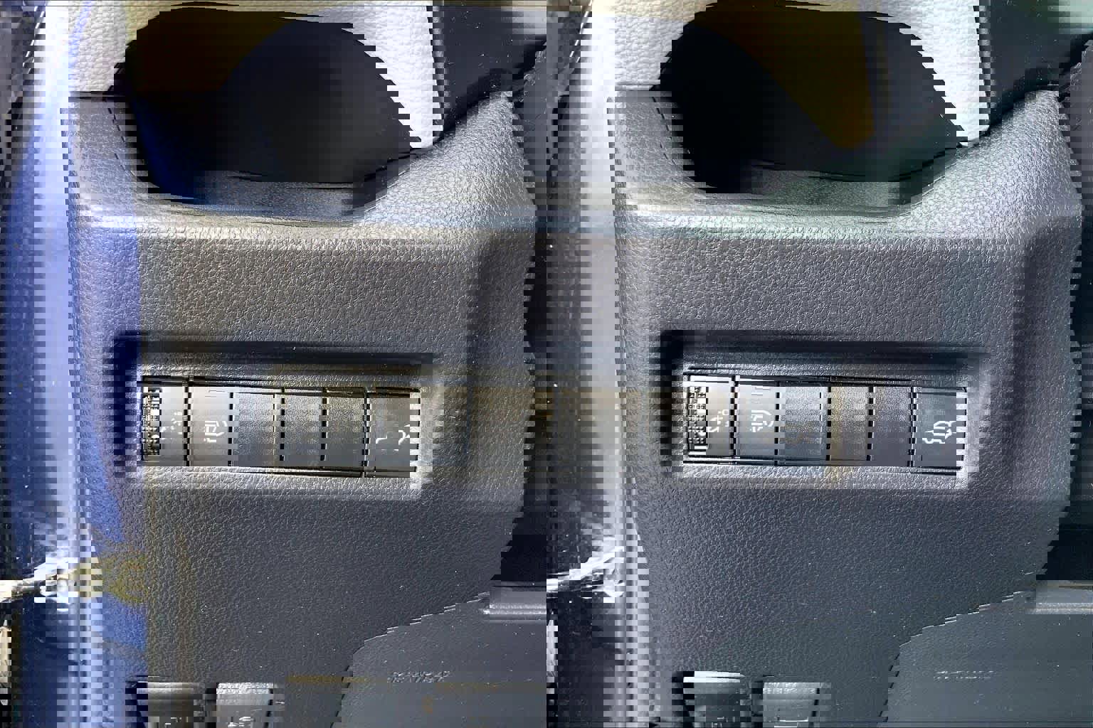 Used 2021 Toyota RAV4 XLE Premium image 33