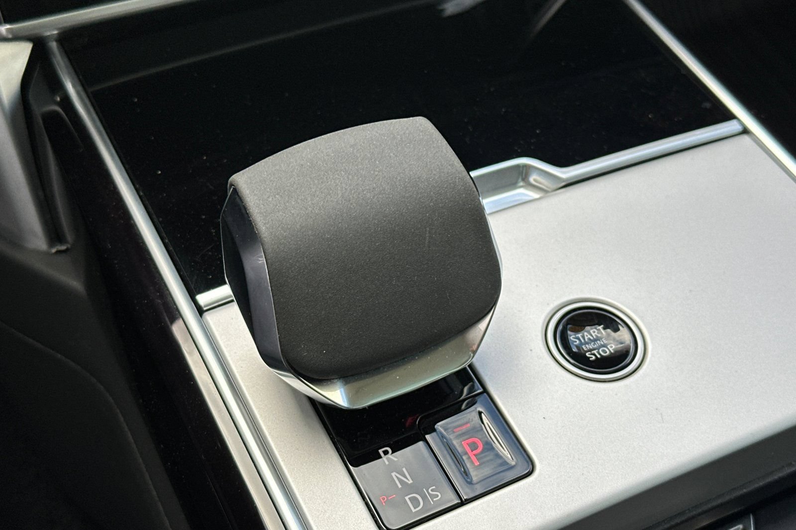 Used 2024 Land Rover Range Rover SE AWD/4WD image 27
