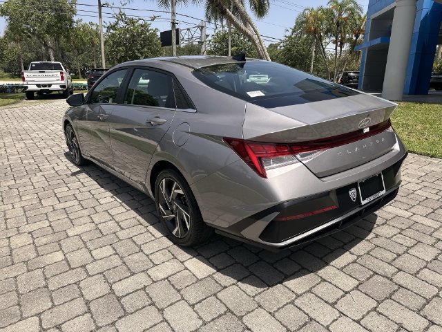 Used 2025 Hyundai Elantra SEL FWD image 33