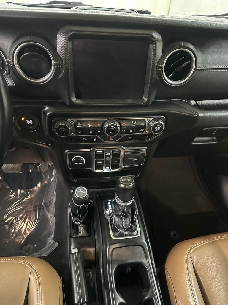 Used 2023 Jeep Wrangler Unlimited Sahara w/ Cold Weather Group image 16