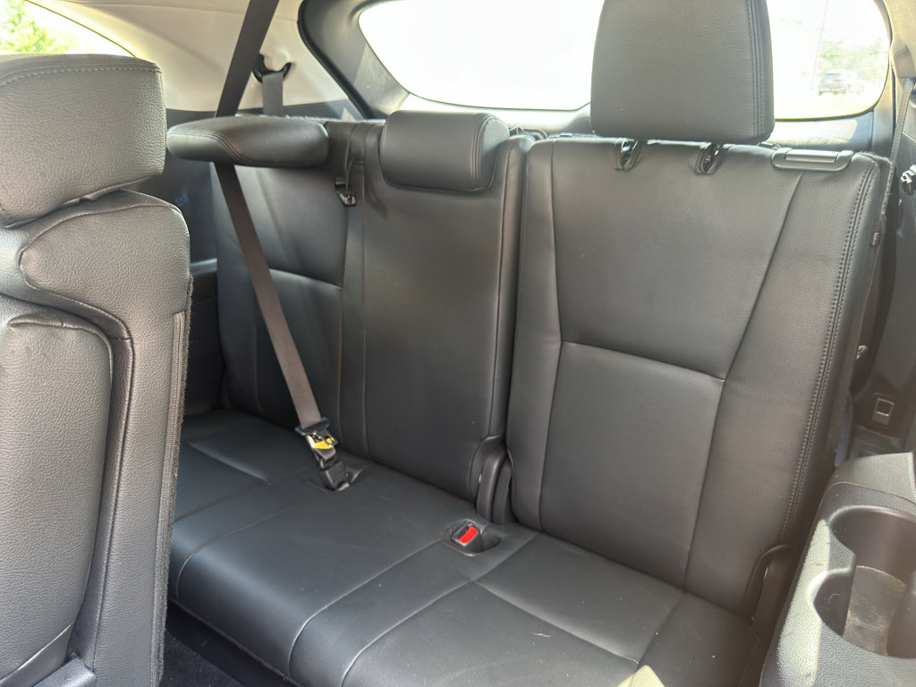 Used 2022 Toyota Highlander L FWD image 16