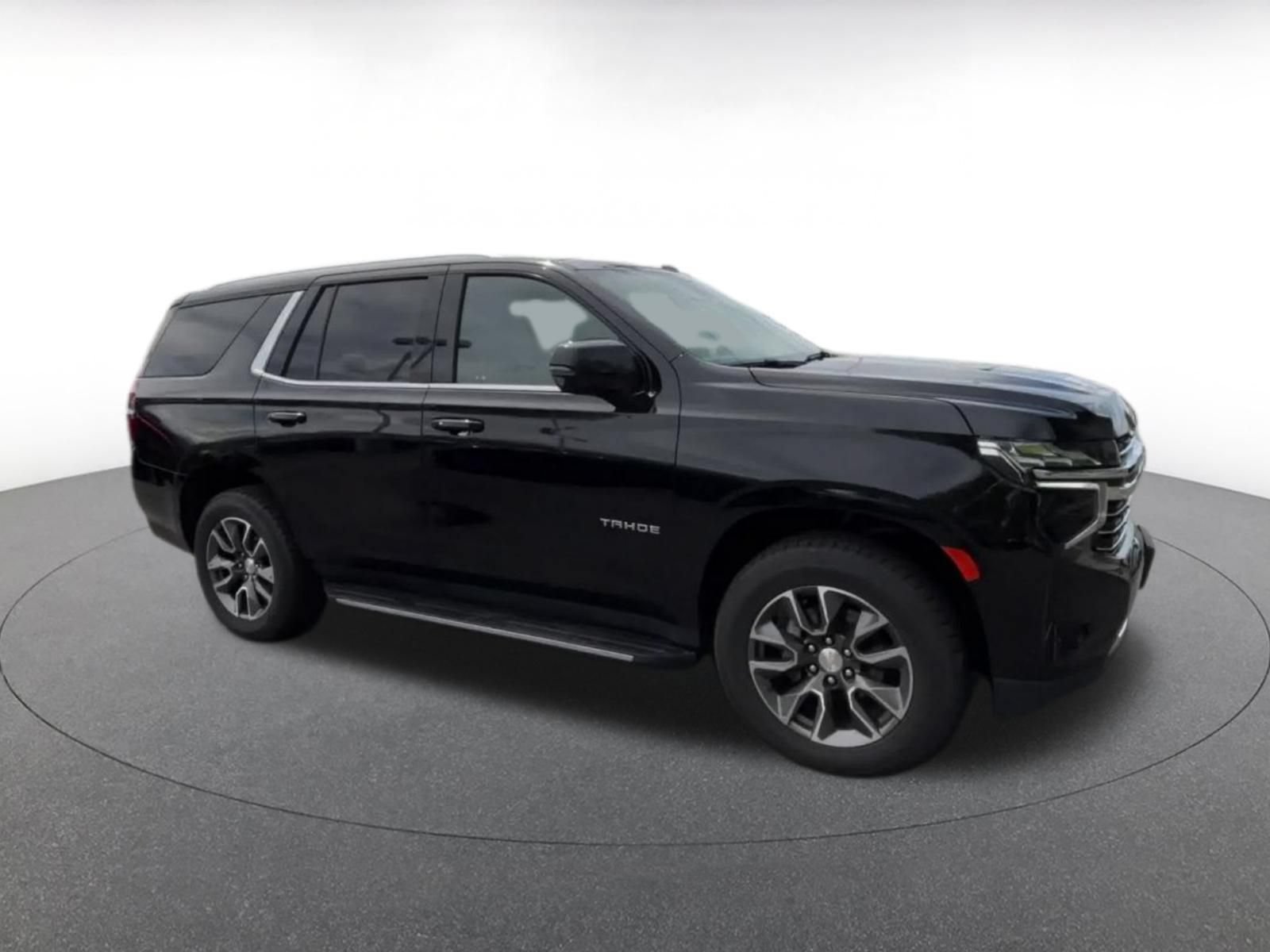Used 2023 Chevrolet Tahoe LT w/ Luxury Package AWD/4WD image 2
